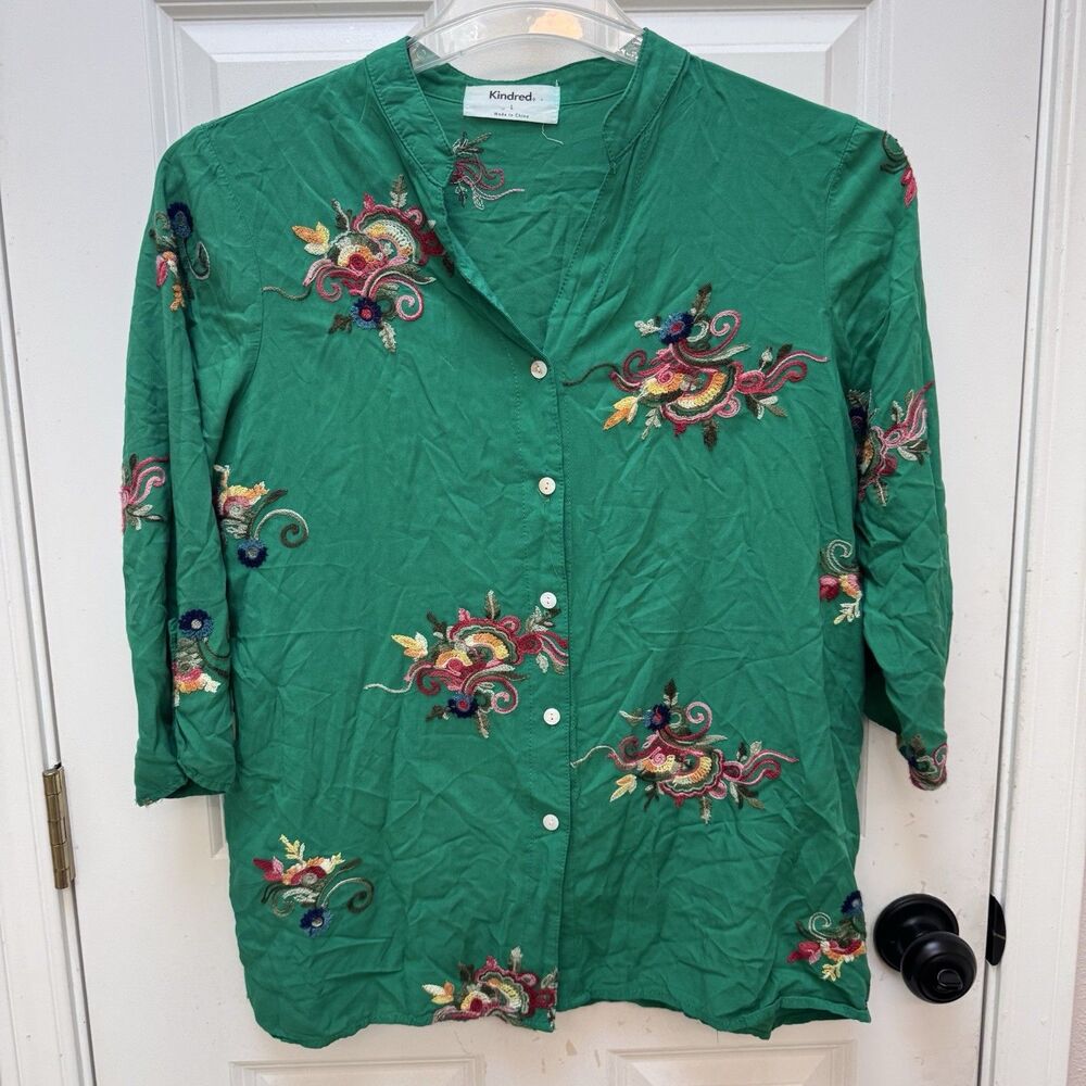 Anthropologie Kindred Women’s Large Green Embroidered Floral Button‑Up Top